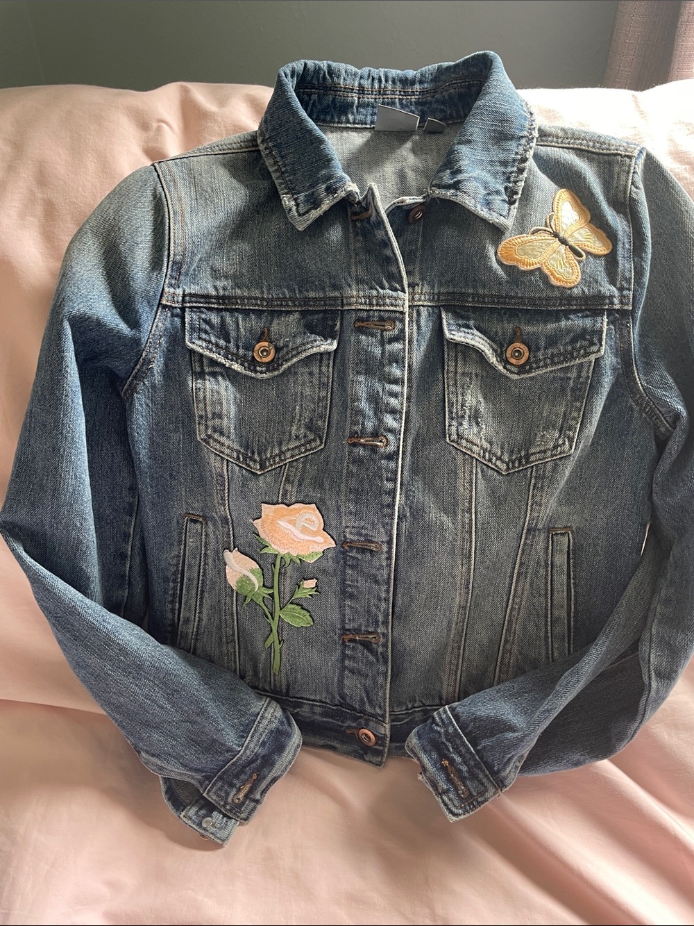 Soho Blue Denim Jacket with Embroidered Rose & Yellow Butterfly • Sz Small
